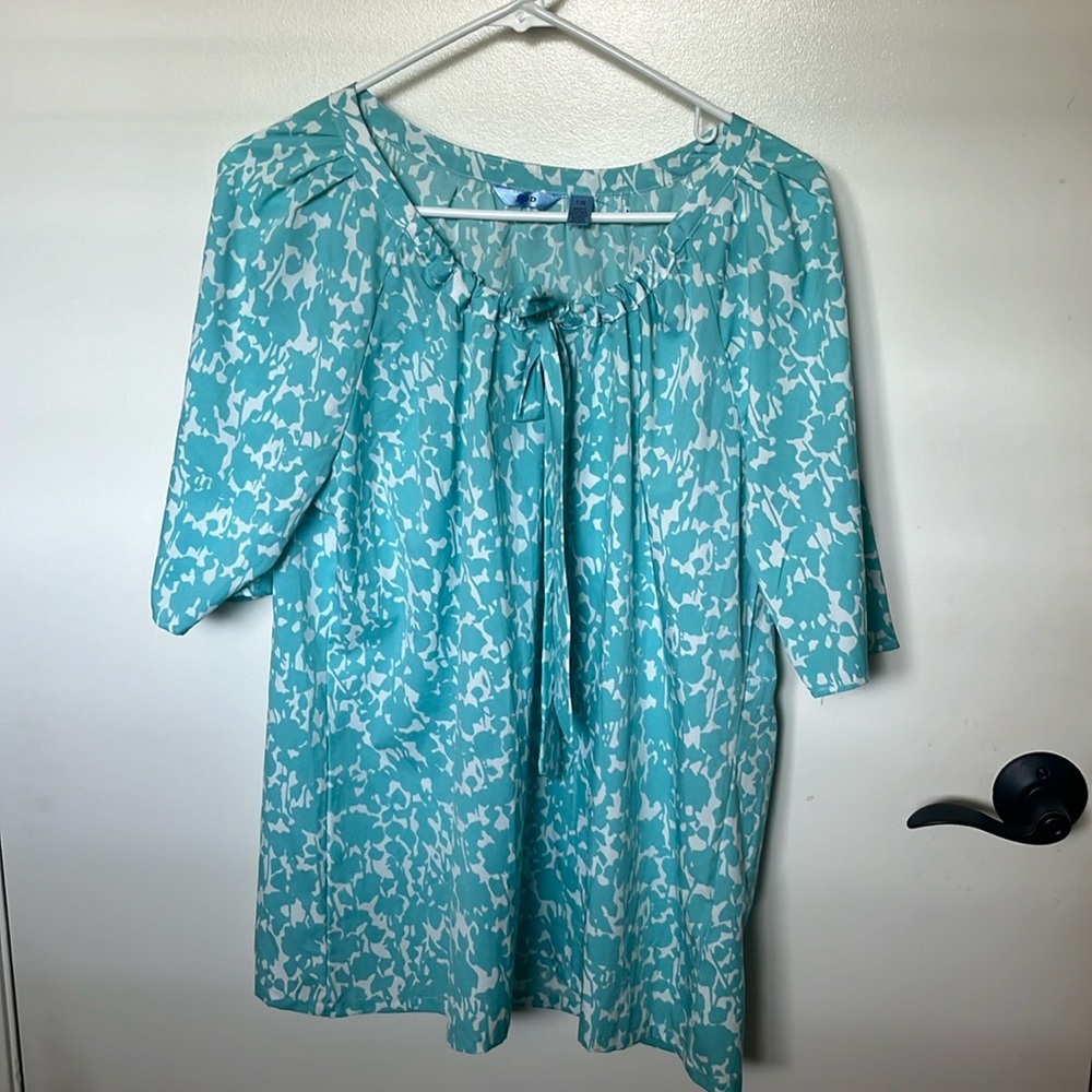 Izod Aqua and white blouse